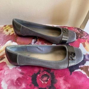 AK Sport Gray & Silver Size 8 Shoes, never worn
